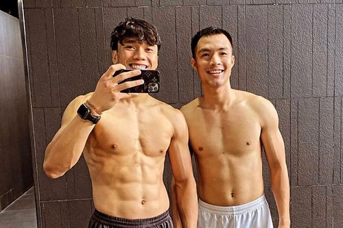 Thủ môn Bùi Tiến Dũng khổ luyện và khoe body 6 múi 'sầu riêng', nhìn thôi đã rạo rực