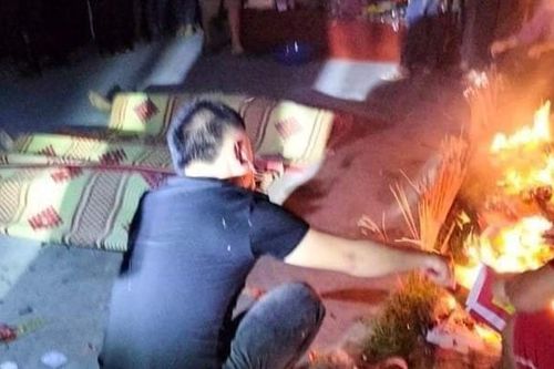 4 học sinh đi xe máy lao xuống mương nước, 3 em tử vong