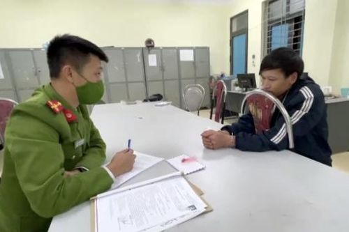 'Sói trắng' sa lưới khi đang trốn trên nương