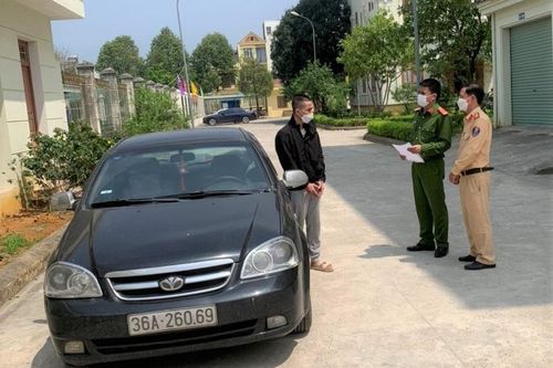 'Màn kịch' tắc đường giúp CSGT vây bắt thành công tên tội phạm có súng