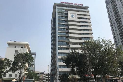 Trường ĐH Luật nói gì việc một trưởng khoa bị tố giác cưỡng dâm?