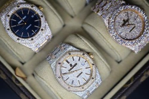 An ninh Nga thu hàng triệu đôla đồng hồ xa xỉ Piguet trả đũa Thụy Sĩ