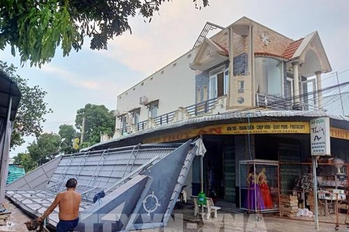 An Giang: Giông lốc khiến 158 căn nhà bị sập và tốc mái