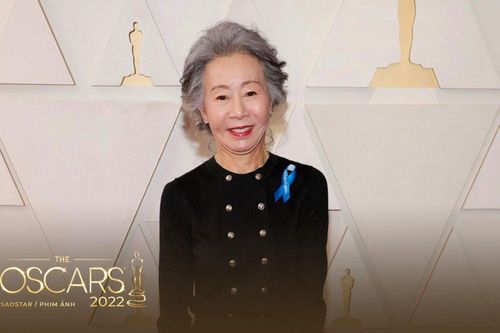 Oscar 2022: Minh tinh 74 tuổi Youn Yuh Jung xuất hiện đầy quyền lực, gây chú ý với hành động ý nghĩa này!