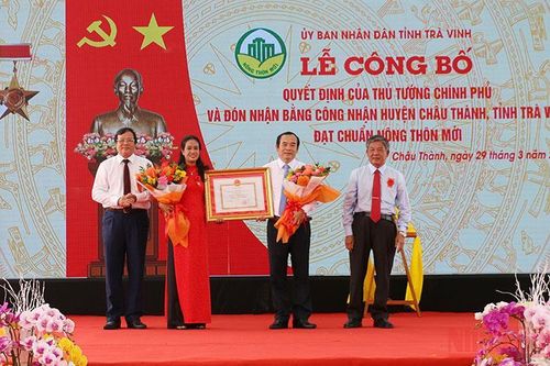 Trà Vinh công bố huyện Châu Thành đạt chuẩn nông thôn mới