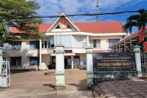 Chủ tịch phường và cấp phó bị cách chức do buông lỏng quản lý đất đai