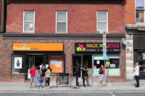 Chỉ số niềm tin của người tiêu dùng Canada giảm xuống mức thấp nhất trong hơn 1 năm