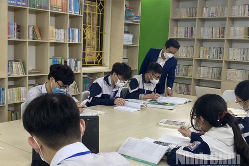 Trường THPT Nguyễn Huệ: Thêm nhiều thành tích trong giáo dục mũi nhọn