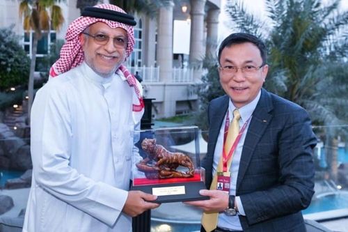 Chủ tịch AFC khen sự tiến bộ của bóng đá Việt Nam