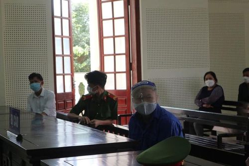 Gã trai lái ô tô đến công ty, trộm nửa tỷ