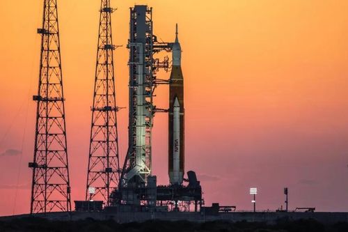 NASA đếm ngược cho buổi diễn tập tên lửa lên Mặt trăng