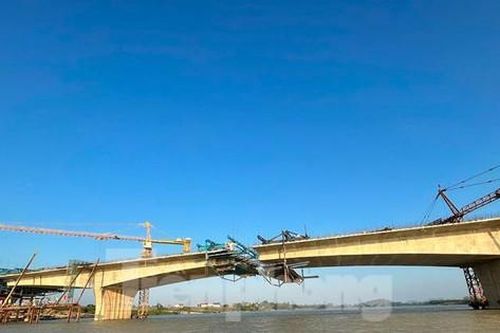 Hình hài cầu cao tốc Bắc - Nam vượt sông Chu tại Thanh Hóa
