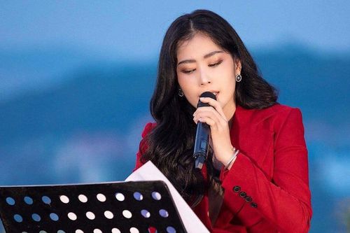 Nam Em bất ngờ bị khán giả chê bai khi hát live trên sân khấu mới: Chuyện gì thế này?