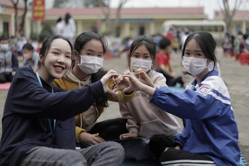 'Mắt thơ' tặng 2 thư viện và 2.000 cuốn sách cho học sinh Thái Nguyên