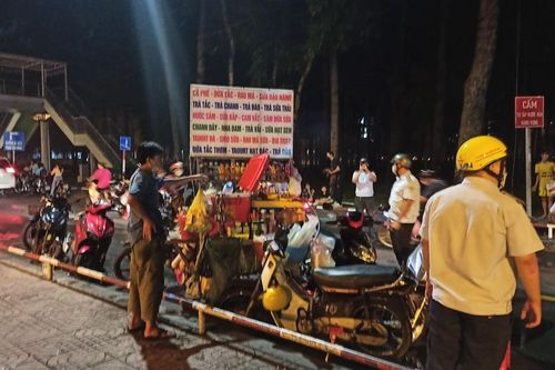 Khó xử lý vấn nạn hàng rong khu vực giáp ranh quận Phú Nhuận và Gò Vấp