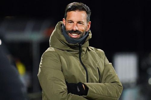 Van Nistelrooy dẫn dắt CLB 24 lần vô địch Hà Lan