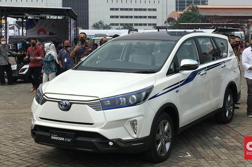 Toyota Innova chạy điện được giới thiệu tại Indonesia