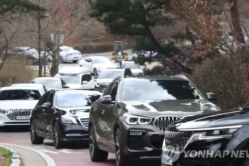 Son Ye-jin-Hyun Bin tung ảnh cưới, dàn xe sang xếp hàng dự siêu đám cưới