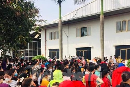 Hàng nghìn công nhân đình công ở Bắc Giang