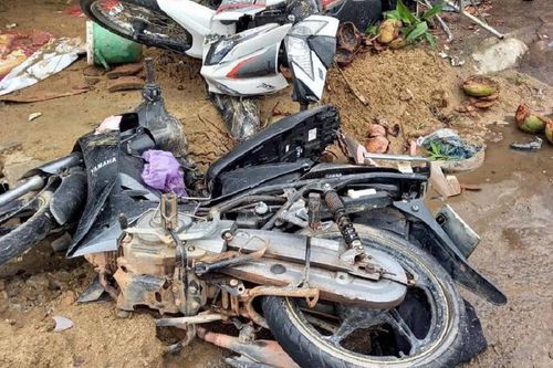 Ô tô 'điên' gây tai nạn liên hoàn, 4 người bị thương