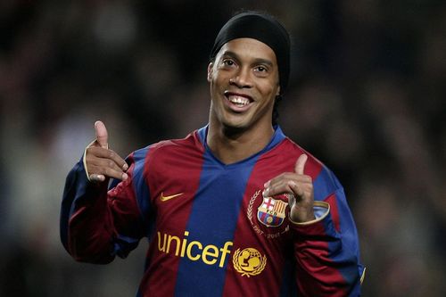 Ronaldinho gia nhập đội hạng 2 Indonesia theo hợp đồng đặc biệt