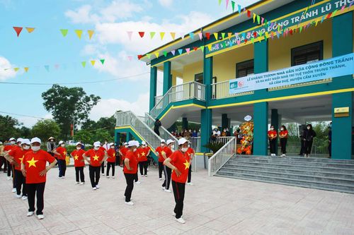 BIDV khánh thành nhà cộng đồng tránh lũ và trồng cây phòng hộ ven biển tại Hà Tĩnh