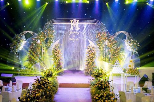 Simon Tứ thiết kế tiệc cưới cho cựu thành viên nhóm nhạc HKT Hồ Gia Hùng.