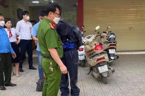 Nghi phạm trùm kín người xông vào cướp ngân hàng Agribank rồi bị khống chế