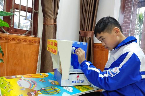 Phú Lương: Học sinh chế tạo thiết bị chống cận, máy hút bụi