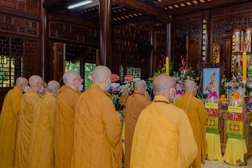 Trung ương Giáo hội dâng hương tưởng niệm Trưởng lão Hòa thượng Thích Trí Thủ