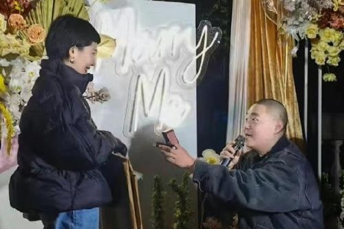 Sao nhí một thời Hác Thiệu Văn cầu hôn bạn gái
