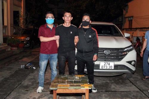 Thái Nguyên: Đối tượng vận chuyển 17 bánh heroin sa lưới