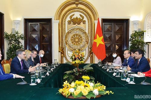 Cố vấn Derek Chollet: Hoa Kỳ nhất quán ủng hộ một Việt Nam mạnh, độc lập, thịnh vượng