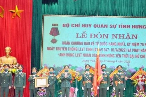 Bộ Chỉ huy Quân sự tỉnh Hưng Yên đón nhận Huân chương Bảo vệ Tổ quốc hạng Nhất