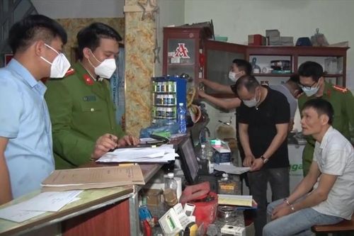 Phá tụ điểm mại dâm trá hình trong quán karaoke ở Hà Nam