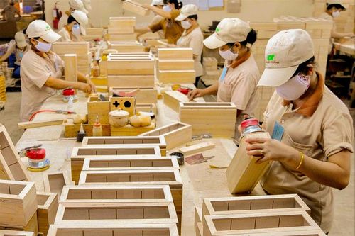 Doanh nghiệp thu hẹp sản xuất vì thiếu nguyên liệu