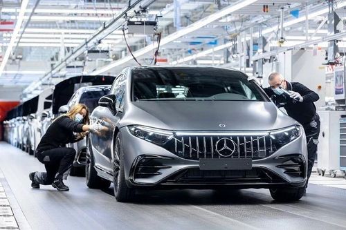 Mercedes cắt giảm sản lượng do thiếu phụ tùng