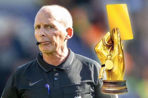 Trọng tài Mike Dean sắp được tặng tượng vàng