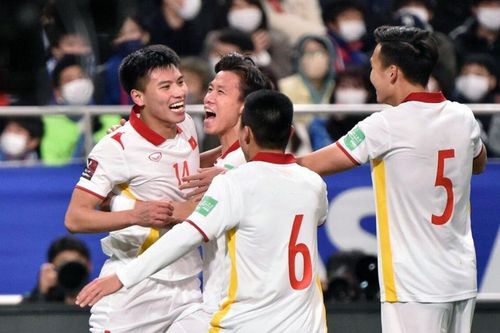 Tuyển Việt Nam bỏ xa Thái Lan, Trung Quốc 'rơi tự do' trên bảng xếp hạng FIFA
