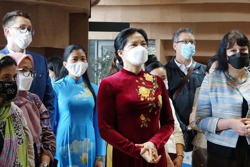 'Chung tay vì sự tiến bộ của phụ nữ và phát triển bền vững'