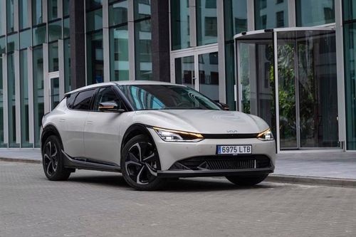 Kia EV6 giúp hãng xe Hàn thách thức các 'ông lớn' Tesla, Volkswagen