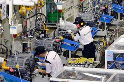 PMI tháng 3 giảm xuống 51,7 điểm, chi phí đầu vào tăng nhanh nhất trong gần 11 năm