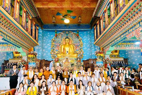 Ban Thông tin - Truyền thông Phật giáo tỉnh Bình Dương phối hợp tặng quà tại Ấn Độ