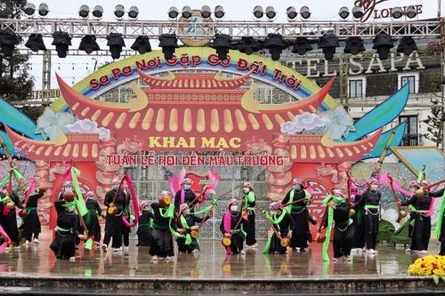 Nét đẹp các dân tộc Sa Pa qua Canaval đường phố