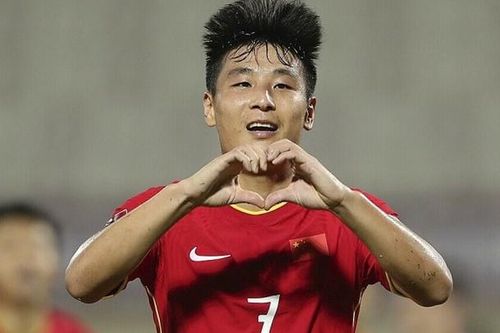 Cầu thủ Trung Quốc xấu hổ vì nhận Quả bóng Vàng