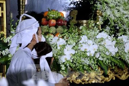 Vợ con nghẹn ngào nói lời tiễn biệt Phó Chủ tịch TPHCM Lê Hòa Bình