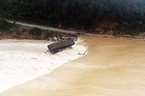 Tìm thấy thi thể nam công nhân bị nước lũ cuốn trôi