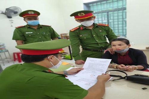 Chiếm đoạt 250 triệu đồng bằng 'mánh khóe' nhận tiền chạy 'sổ đỏ'