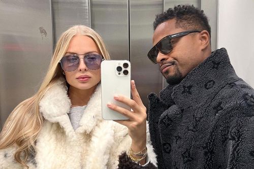 Evra hạnh phúc trong vòng tay của bạn gái siêu mẫu kém 14 tuổi