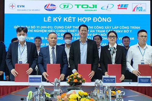 Ký hợp đồng 2 gói thầu thi công xây lắp dự án truyền tải phục vụ nhập khẩu điện từ Lào về Việt Nam